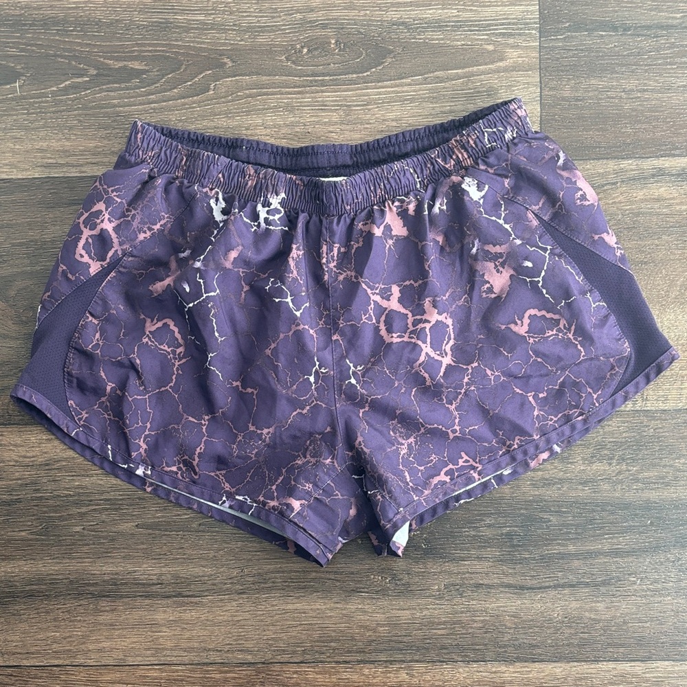 Nike Women's Purple & Pink Marble Print Athletic Shorts Medium